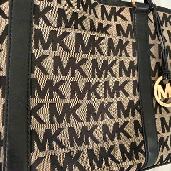 Michael Kors Signature Black and Tan Tote from early 2010s - Picture 3 of 8